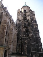Вена, Собор святого Стефана. Северная башня (Nordturm), тоже вся как будто обгоревшая.