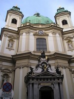 Вена, площадь святого Петра (Petersplatz) и, соответственно, Церковь святого Петра (Peterskirche), в которую мы ходили слушать обеденный орга́н.